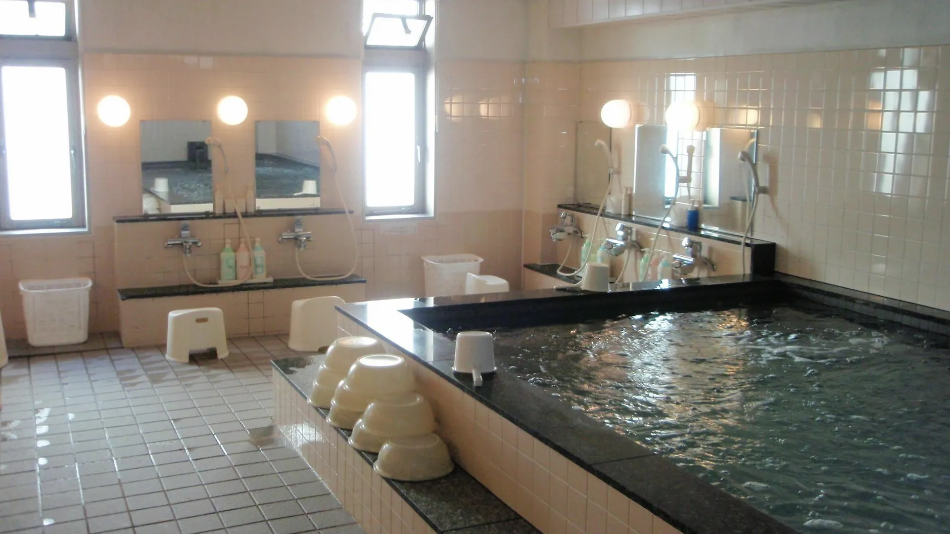 Capsule Hotel Kobe Sannomiya (Adults Only) 0*,